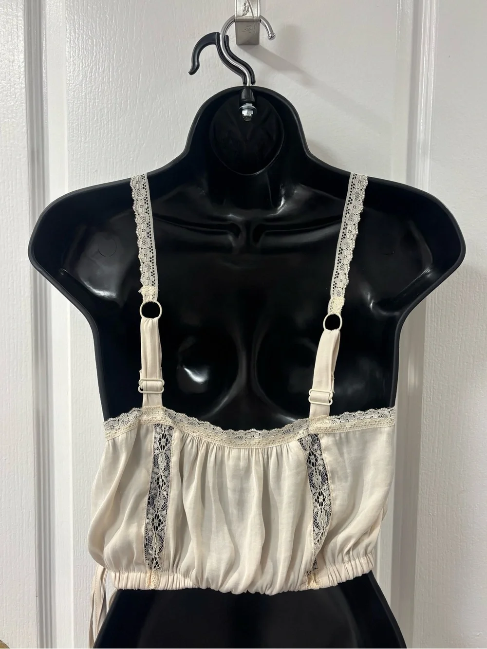 Urban Outfitters Lace-Trim Satin-Feel Side Bow Cropped Cream Camisole XS - Picture 3 of 7